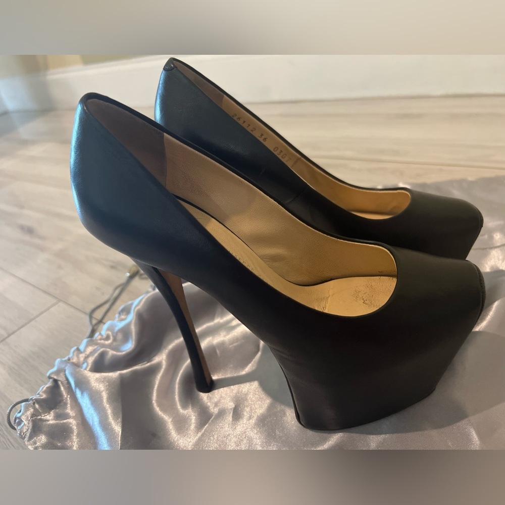 Giuzeppe Zanotti High heel black like new size 36